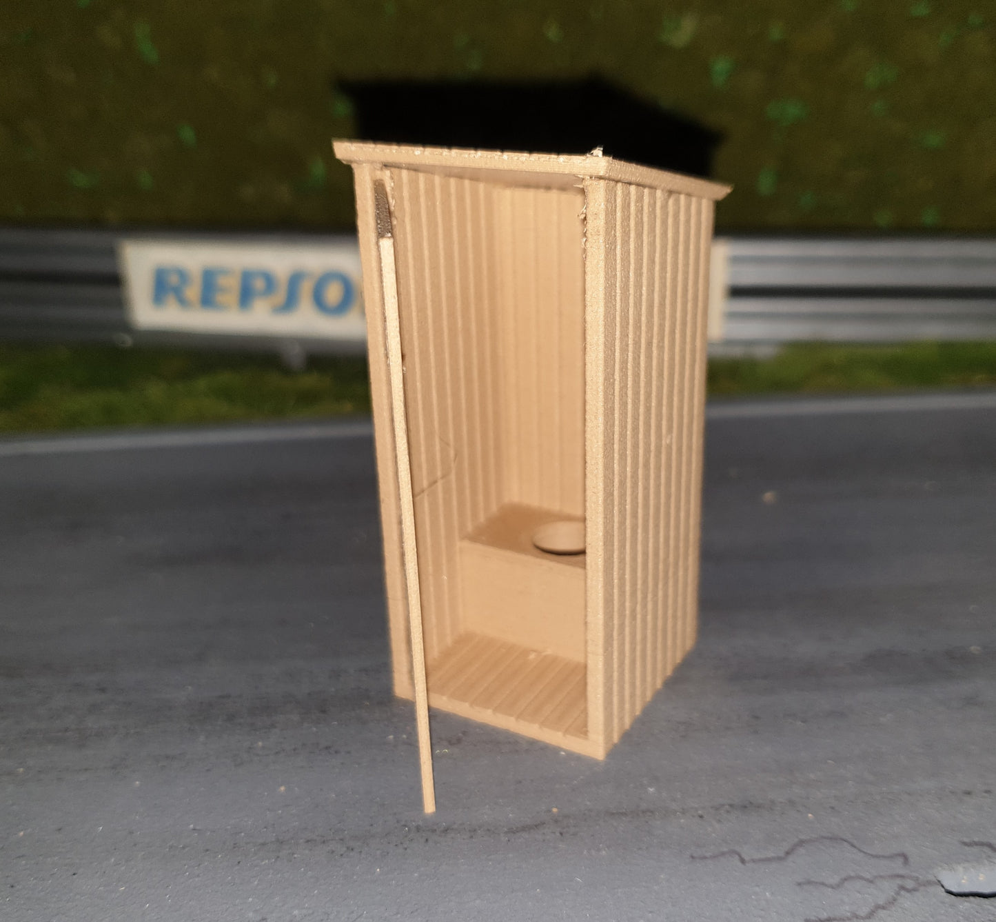 Toilettenhaus Holzoptik Bausatz 1:32 SMPK132H