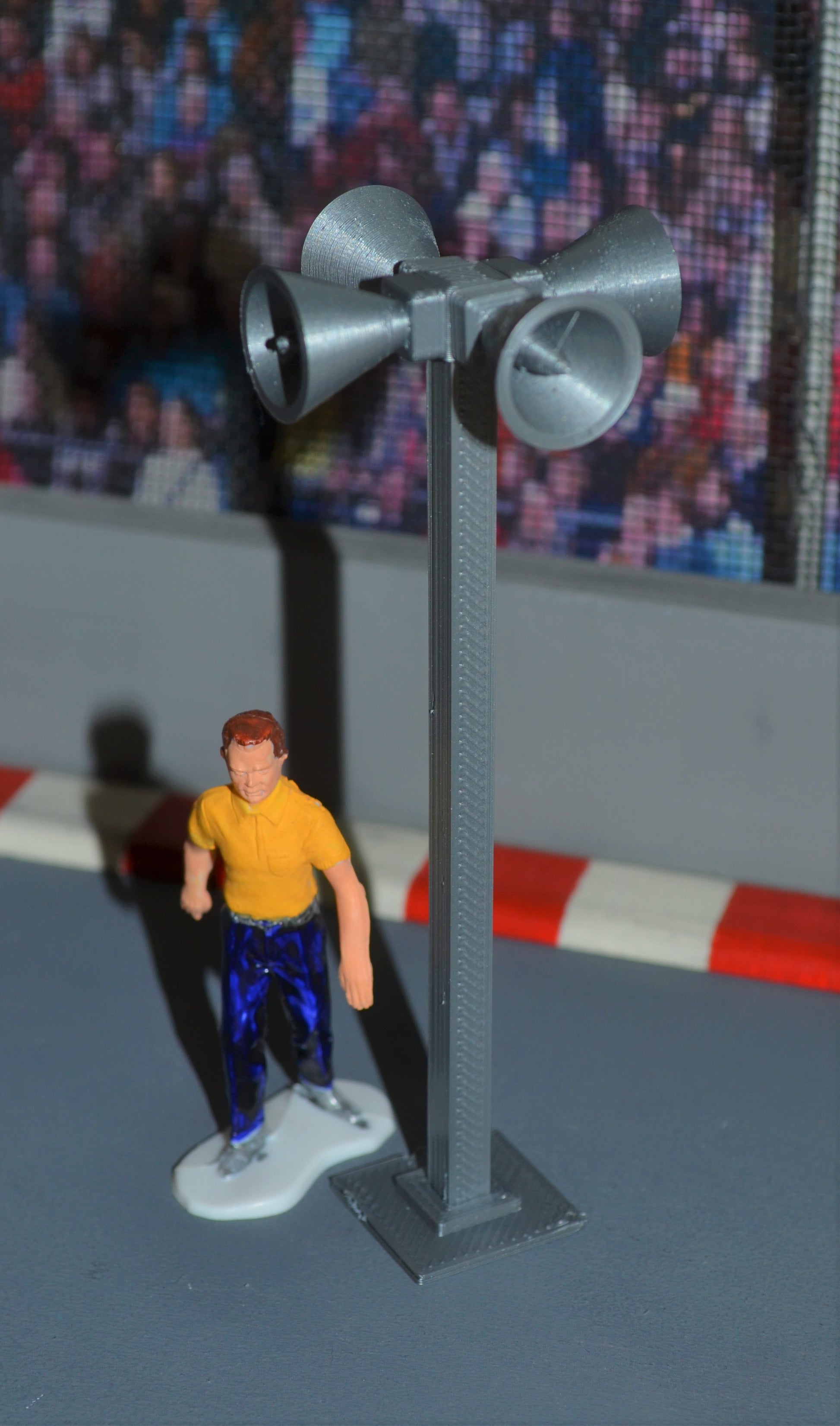 Lautsprecherturm -A-  Modern 1:32