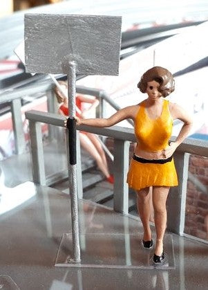 Grid Girl Uschi 1:32