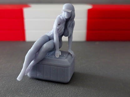 Zuschauer Annemarie mit Kühlbox 1:32